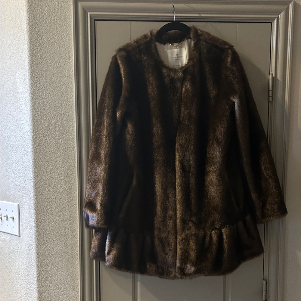 Kate Spade beautiful brown, faux fur very cool updated fur look…..🤎
